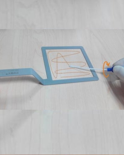Шаг 3 - Сделайте смыв тампоном с поверхности 10х10 см.